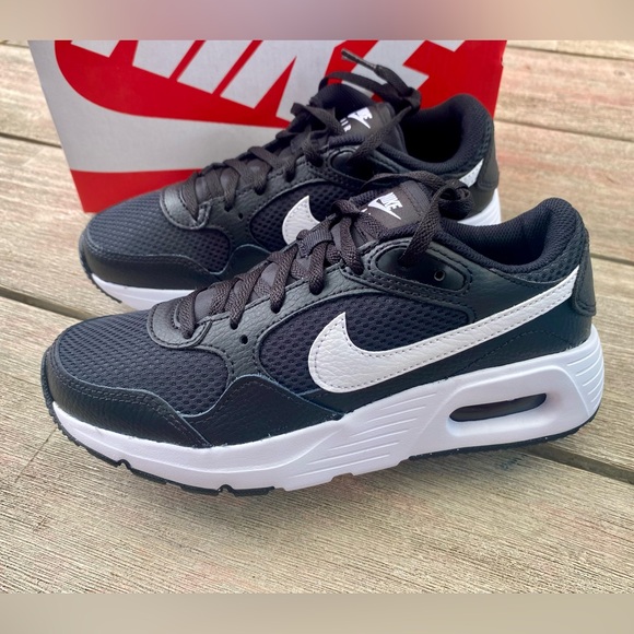 NWT Nike Air Max Sneakers Youth 4 / Women 5.5 - Picture 1 of 9
